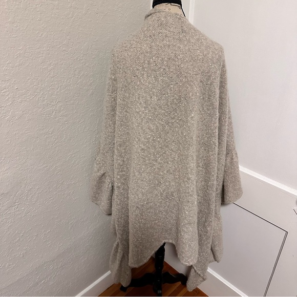 Torrid Ruffle Ruana - Picture 4 of 7